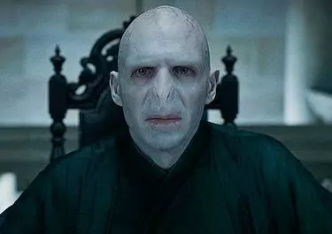 Ralph Fiennes als Lord Voldemort